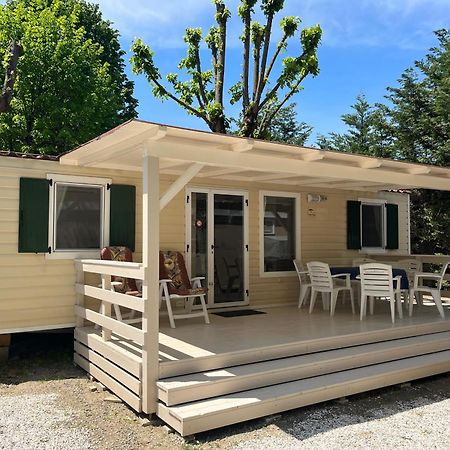 Chalet Camping River Italie Met 2 Slaapkamers Ameglia Buitenkant foto