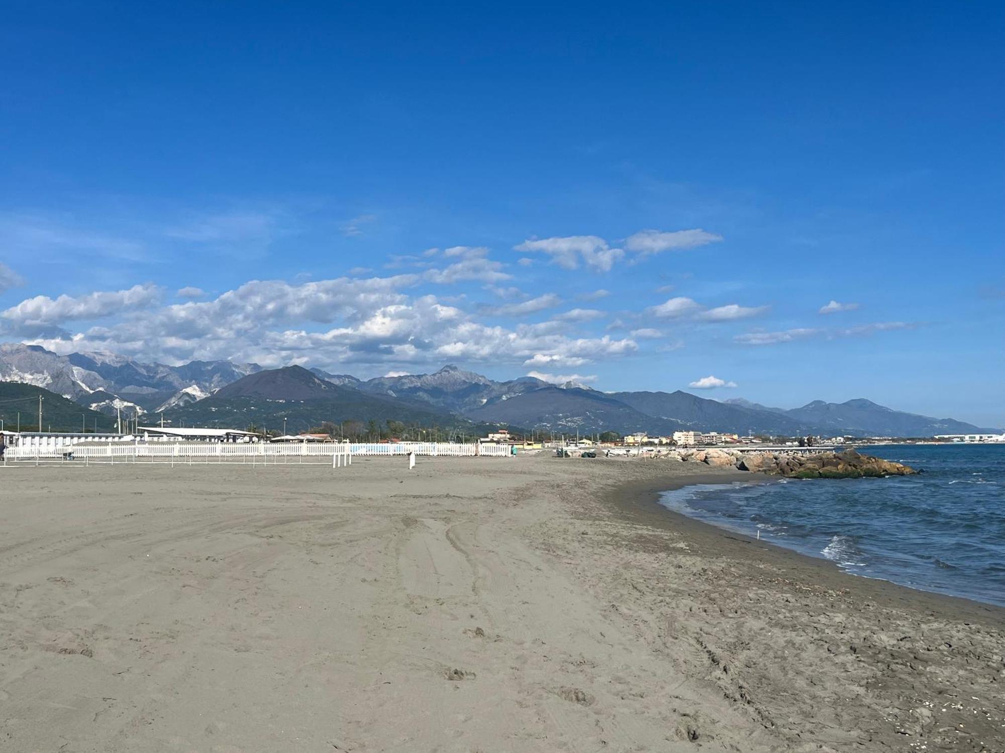 Chalet Camping River Italie Met 2 Slaapkamers Ameglia Buitenkant foto