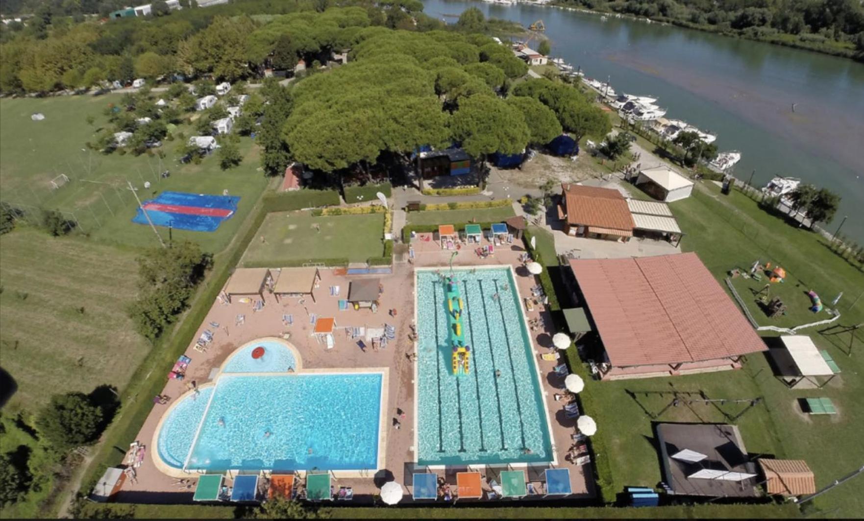 Chalet Camping River Italie Met 2 Slaapkamers Ameglia Buitenkant foto