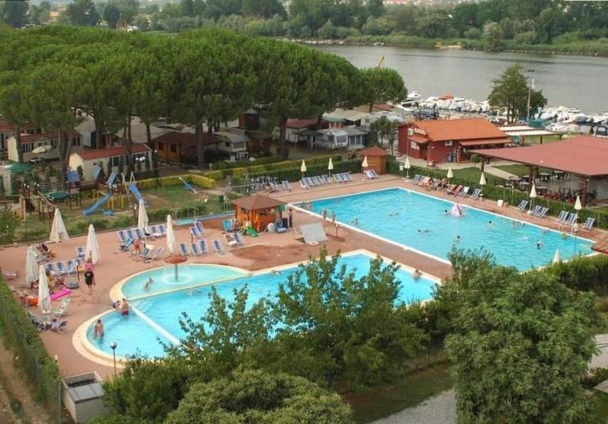 Chalet Camping River Italie Met 2 Slaapkamers Ameglia Buitenkant foto