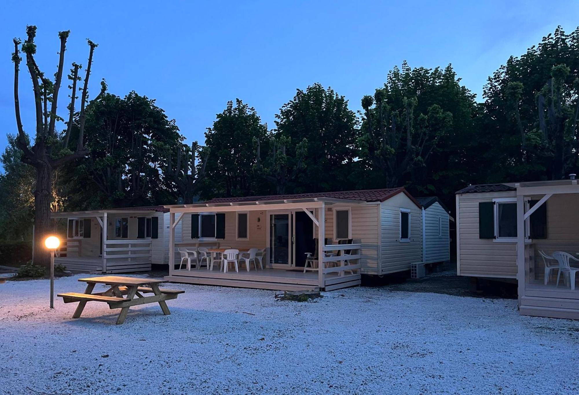 Chalet Camping River Italie Met 2 Slaapkamers Ameglia Buitenkant foto