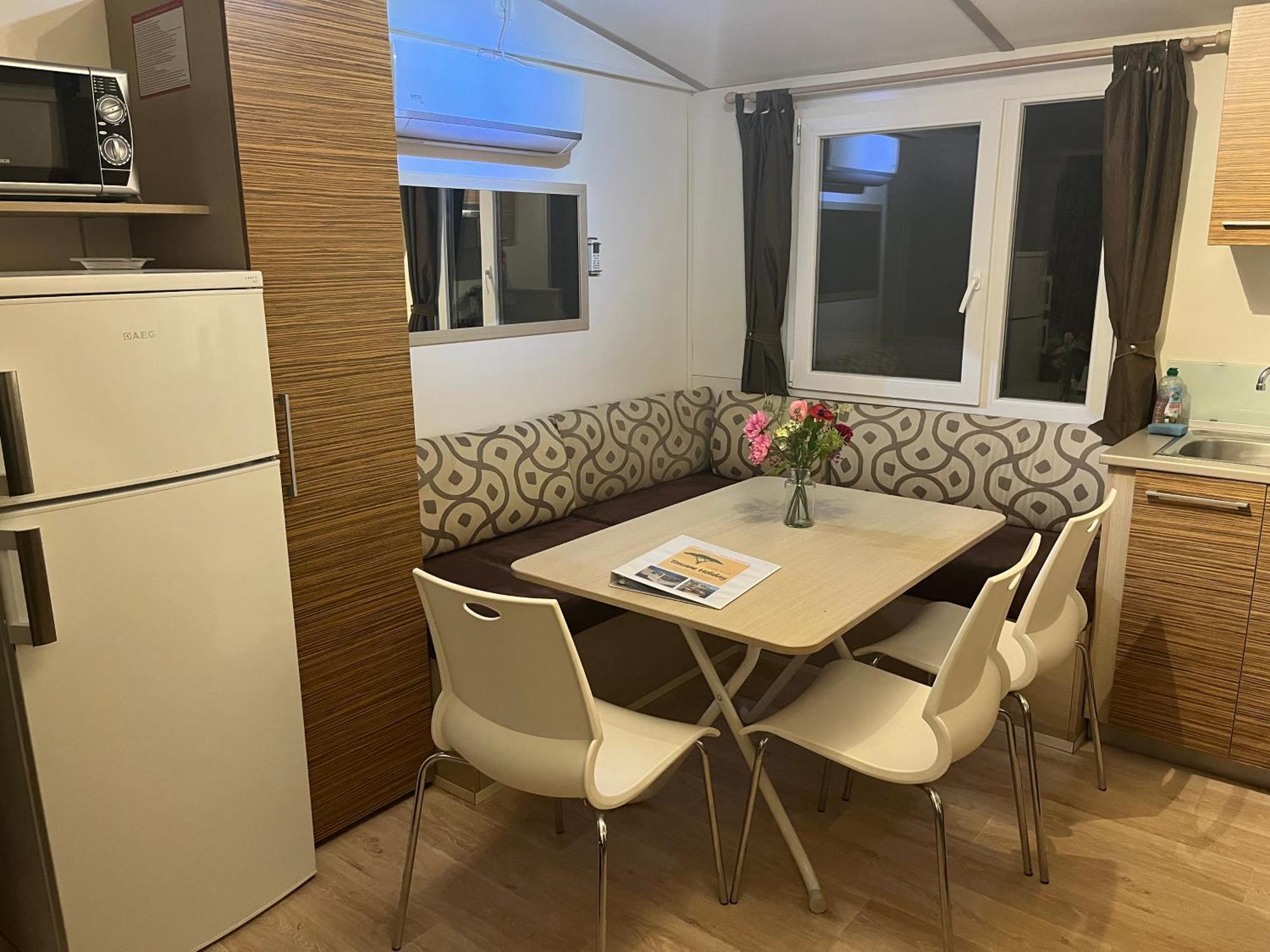 Chalet Camping River Italie Met 2 Slaapkamers Ameglia Buitenkant foto