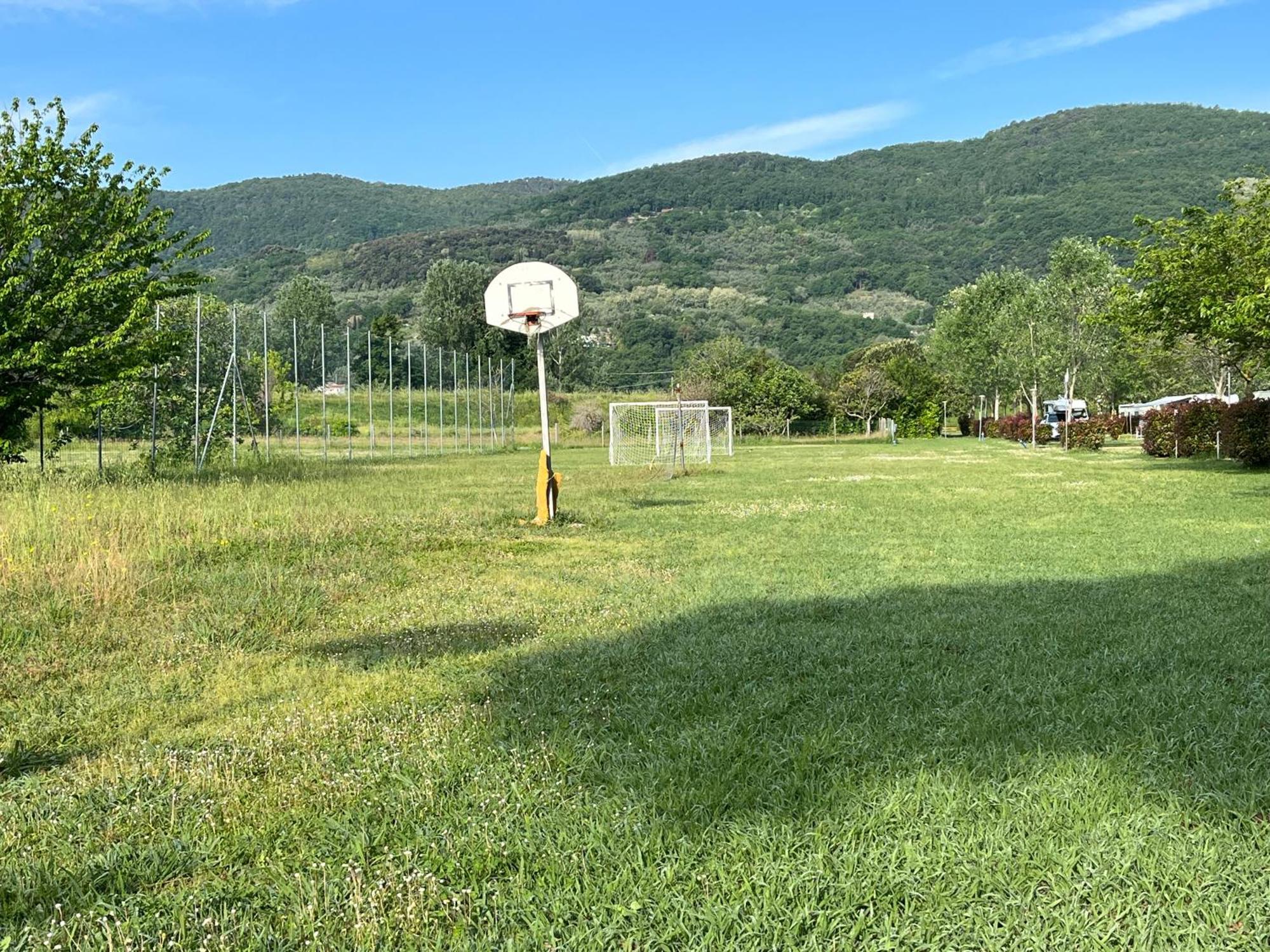 Chalet Camping River Italie Met 2 Slaapkamers Ameglia Buitenkant foto